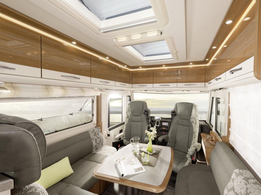 Интерьер Dethleffs Globetrotter XL I 2015 года  (фото 3 из 25)